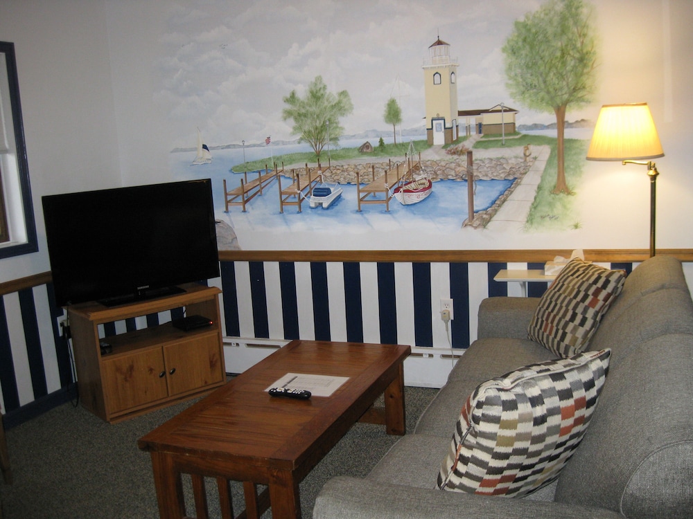 Family Studio Suite, 1 Bedroom, Refrigerator & Microwave, Ground Floor photo 1