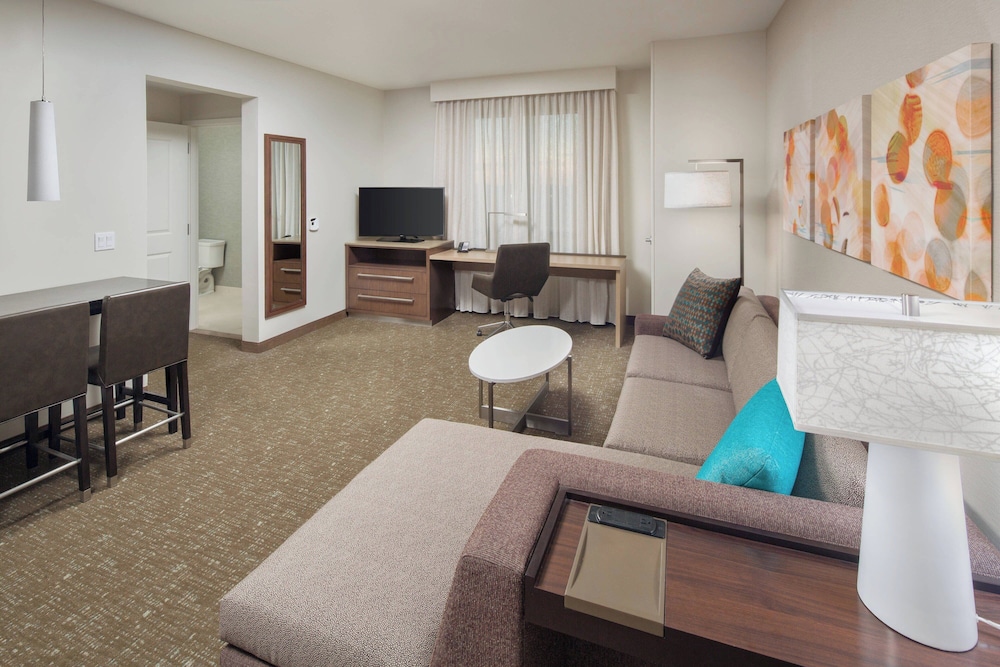 Suite, 1 Bedroom (Mobility Accessible, Roll-in Shower) photo 2