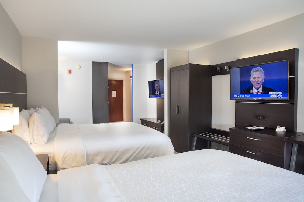 Suite, Multiple Beds - Photo 2