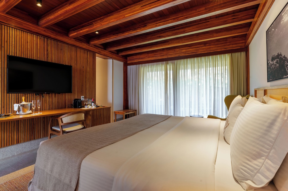 Deluxe Room, Patio, Garden View - Photo 12
