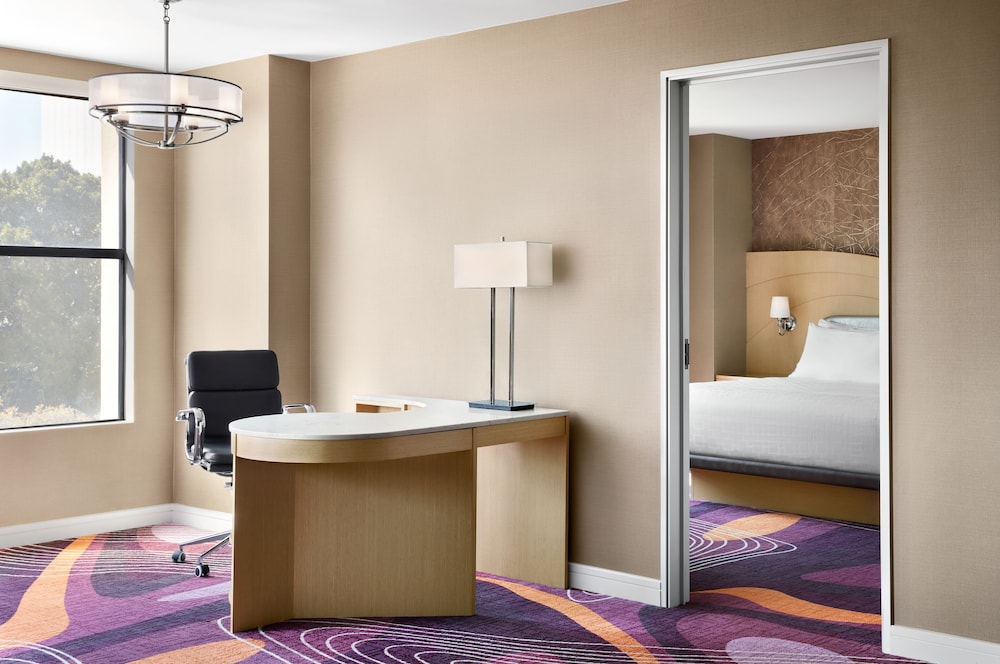 Suite, 1 King Bed