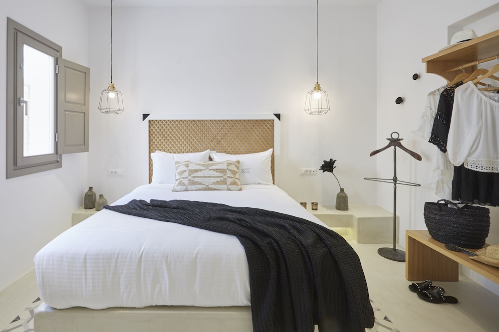 Two Bedroom Suite with Outdoor Hot Tub and Panoramic View