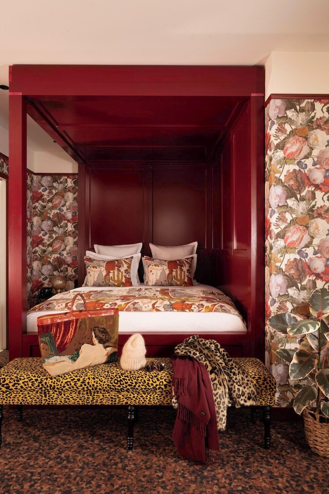 Deluxe Room (with spa access) thumbnail 6
