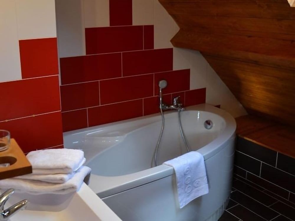Double Room, Ensuite (Rouge Savoie) photo 2