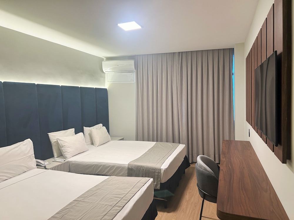 Deluxe Quadruple Room - Photo 2
