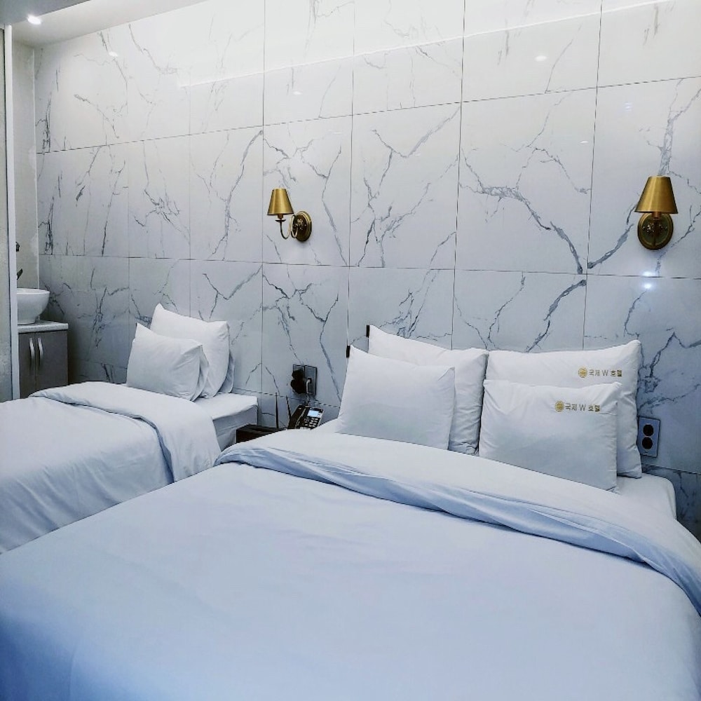 Deluxe Twin Room photo 3
