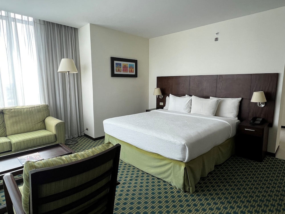 Room, 1 King Bed, City View - Photo 3