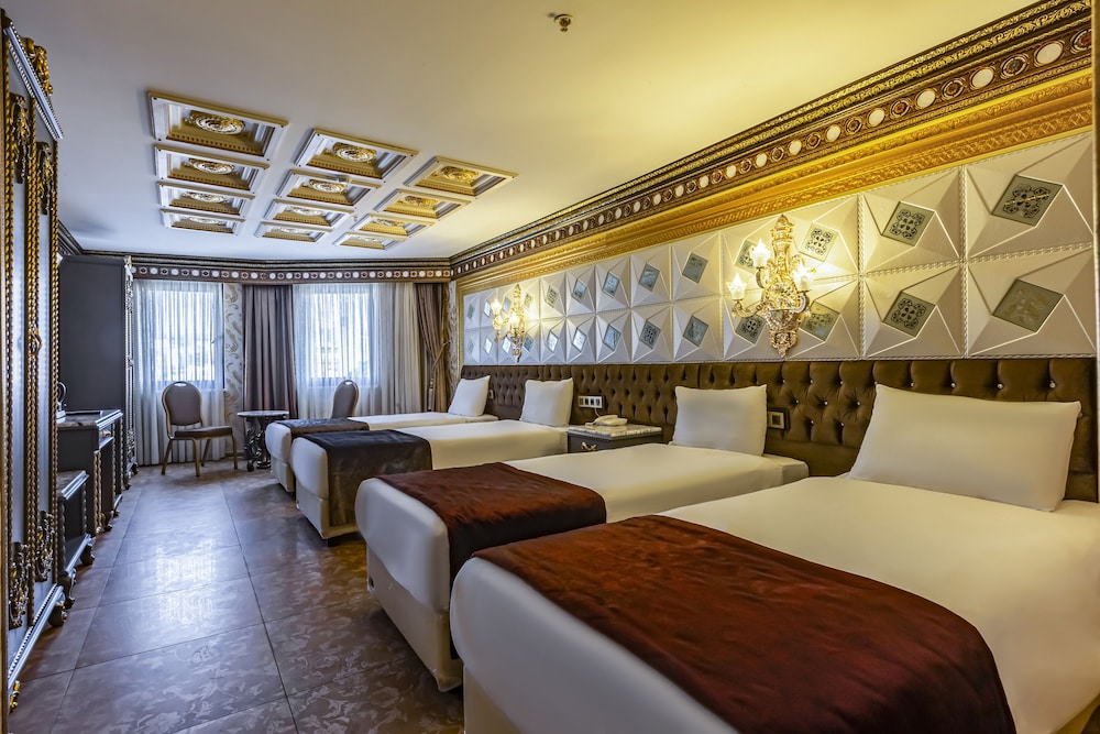 Family Quadruple Room, City View photo 2