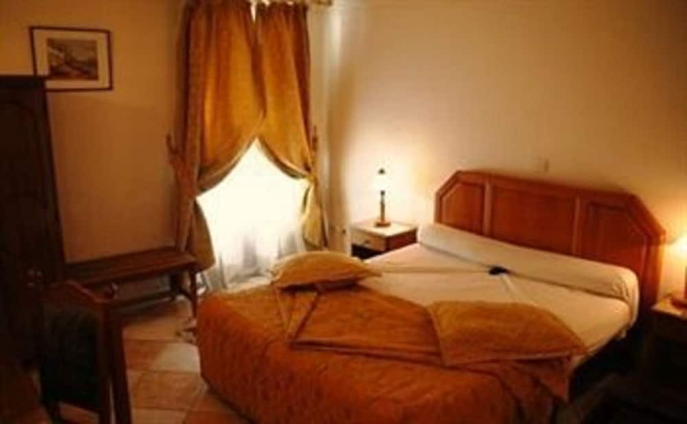 Double Room - Photo 8