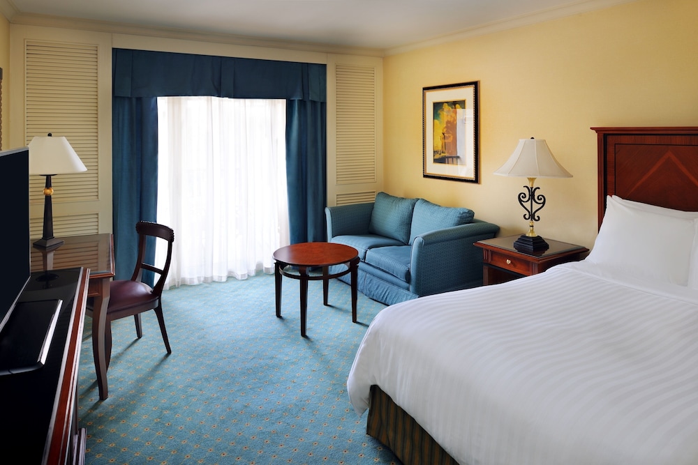 Executive Suite, 1 King Bed, Balcony