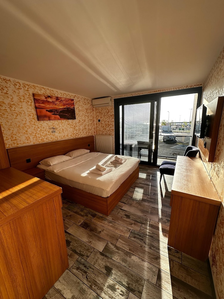 Double Room, Balcony, Sea View photo 1