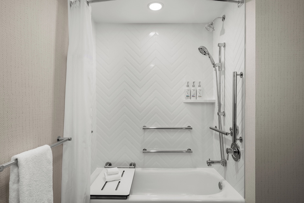 Standard Room, 1 King Bed, Accessible Bathtub (Mobility) - Photo 1