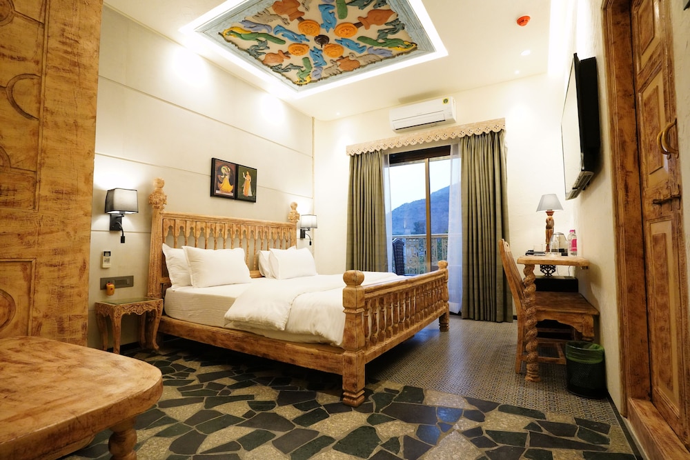 Deluxe Room - Photo 12