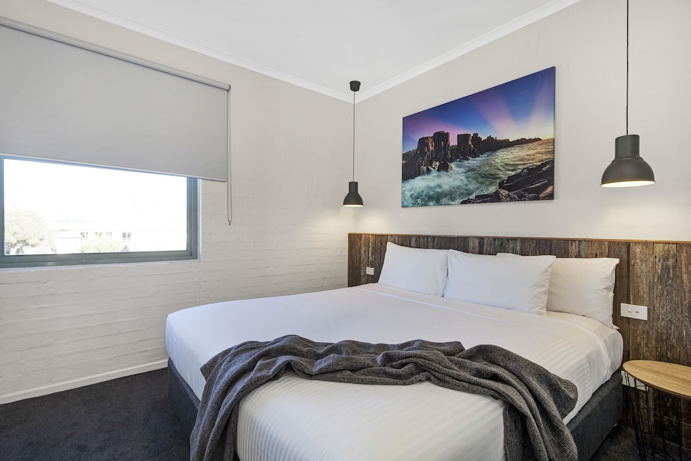Premium Studio, 1 King Bed photo 3