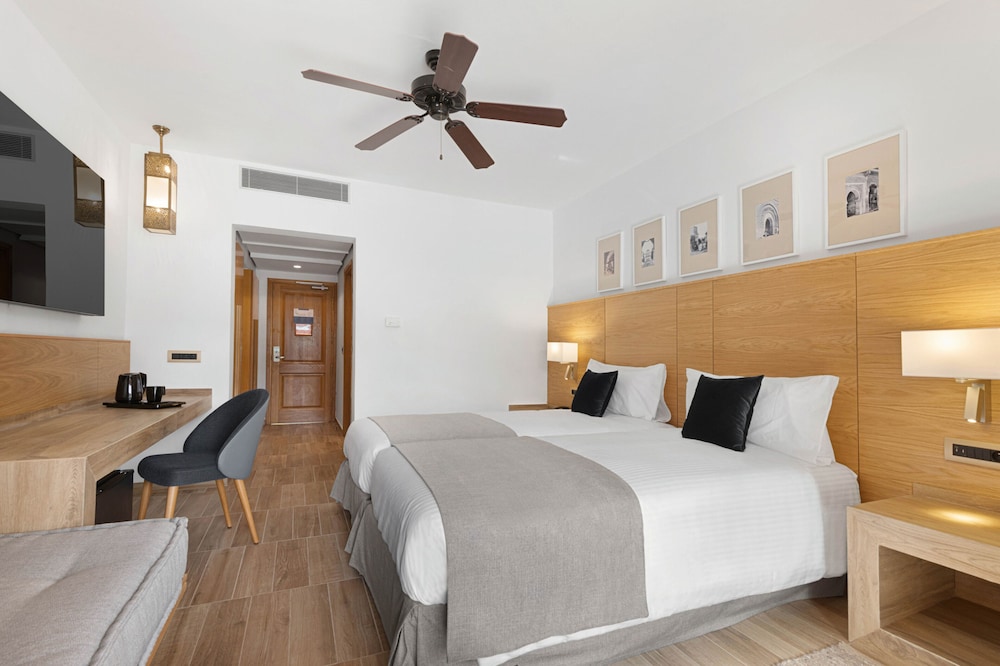 Double Room, Terrace, Garden View (Swim-up) photo 3