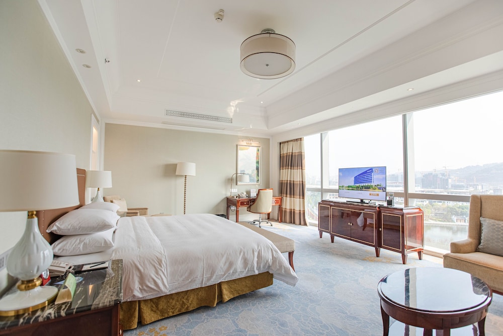 Premier King Room River View photo 2