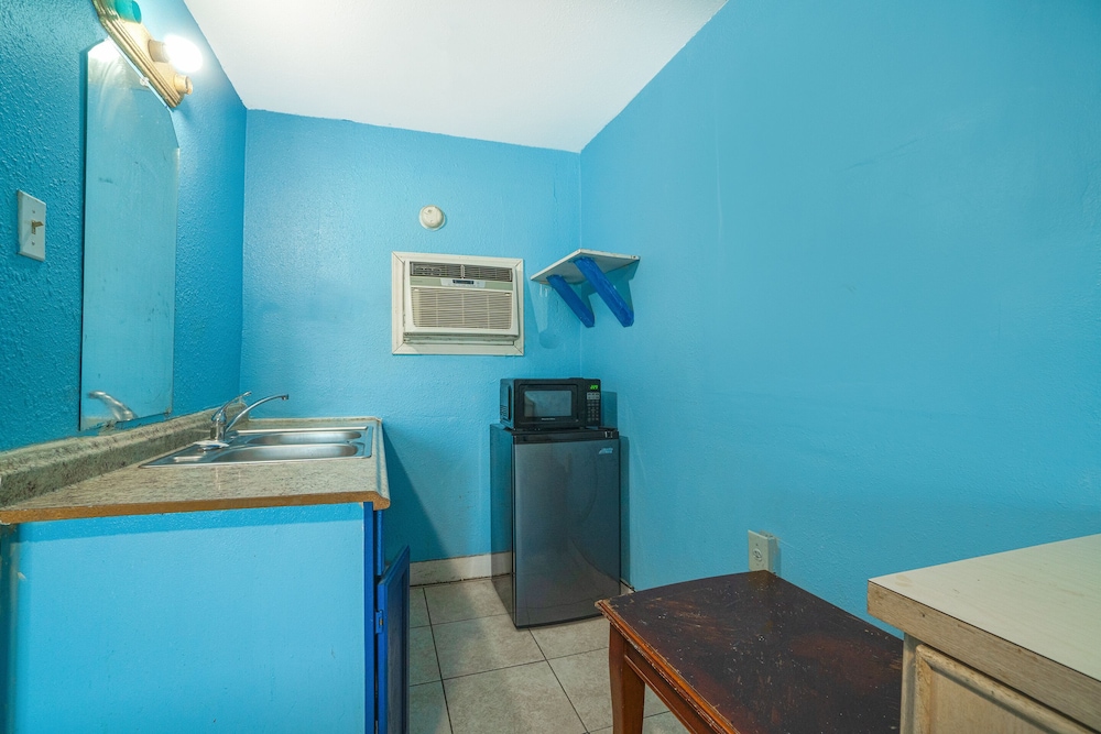 Room, 1 Double Bed, Smoking - Photo 5