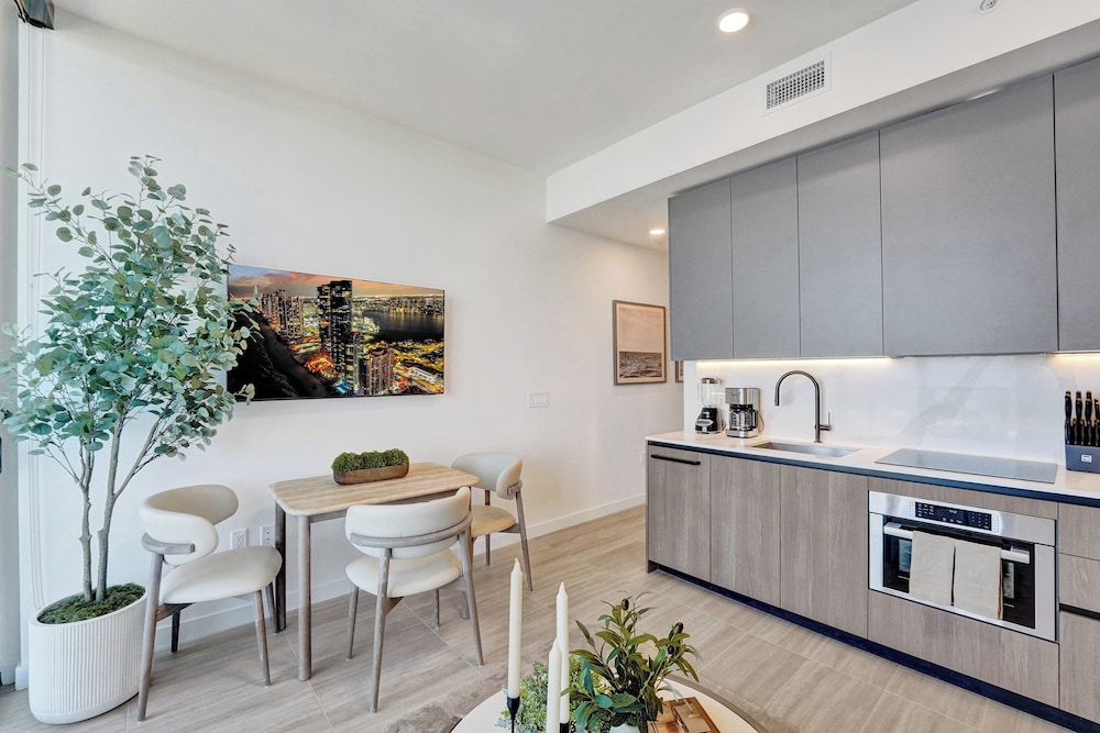 Elite Junior 1 Bedroom Suite With Balcony