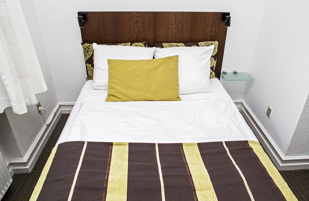 Standard Room, 1 Queen Bed (Bed 140 cm wide) photo 2