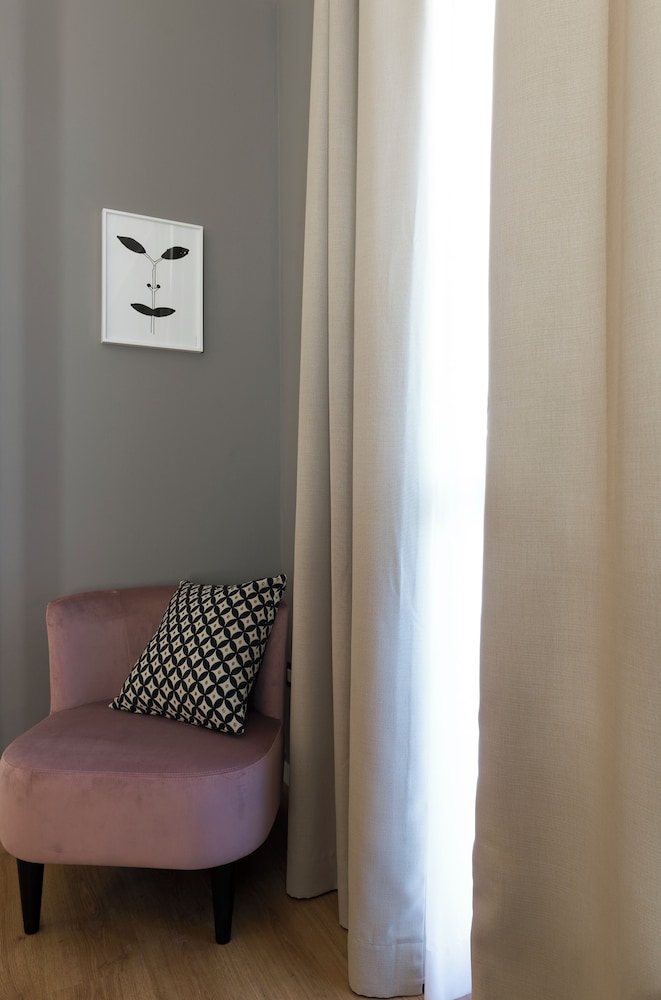 Deluxe Room - Photo 10