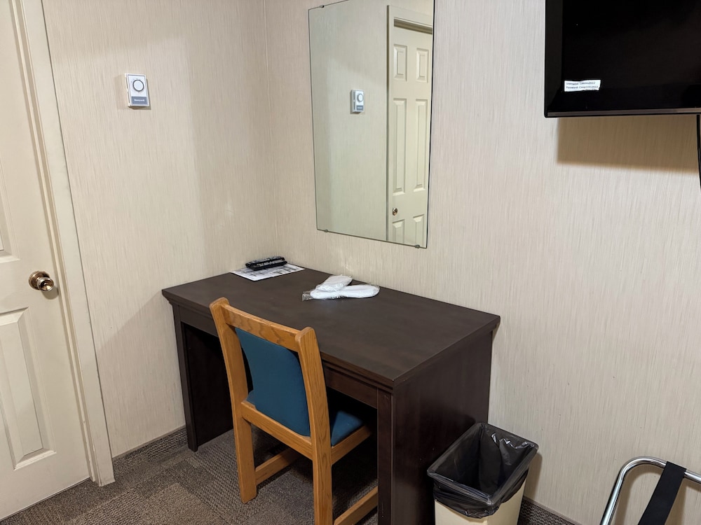 Basic Single Room, 1 Double Bed photo 2