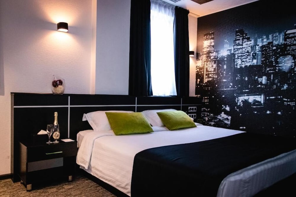 Luxury Suite photo 2