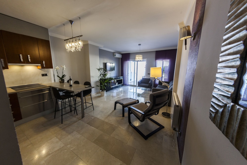 Family Duplex - Photo 4