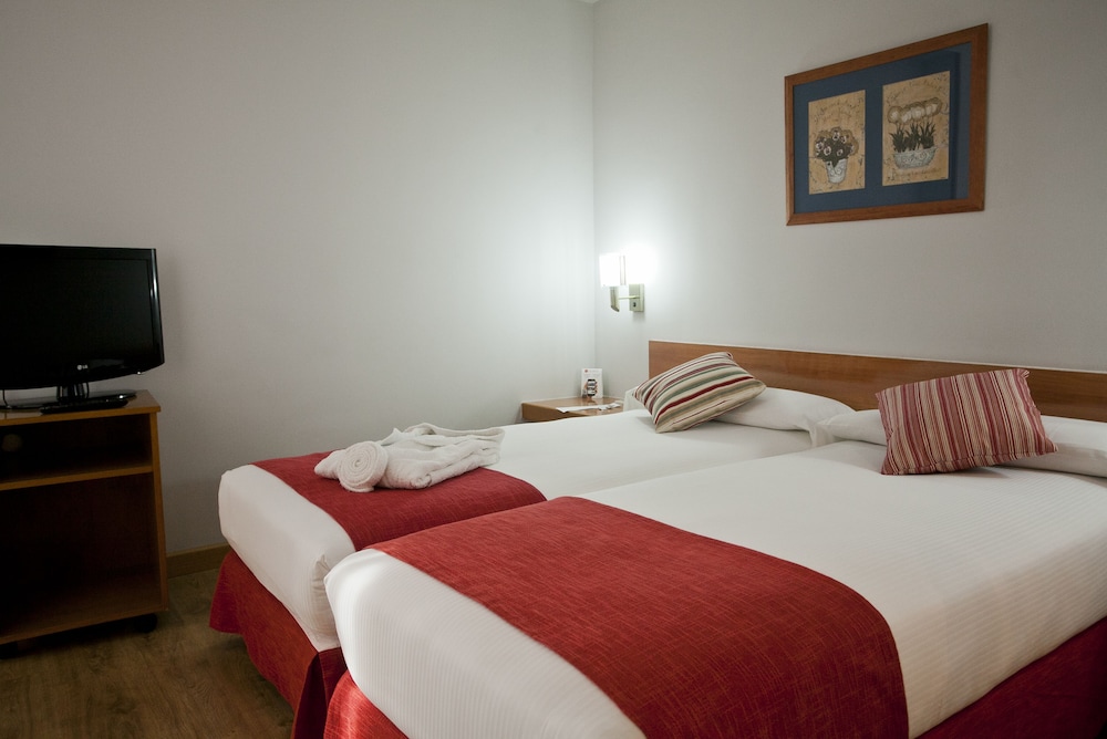 Superior Apartment, 2 Twin Beds, Kitchen, Courtyard View thumbnail 6