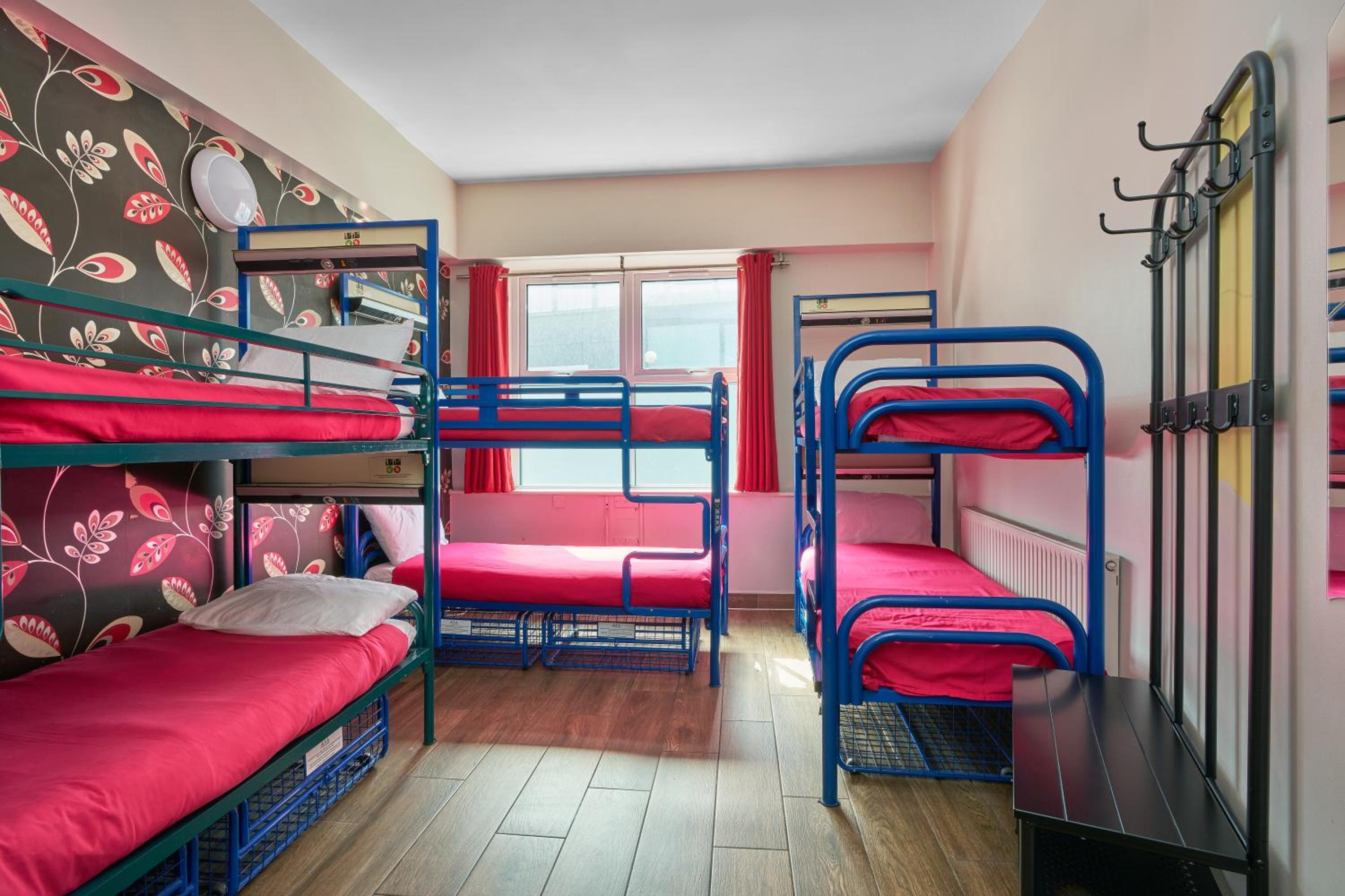 6-Bed Mixed Dormitory Room photo 1