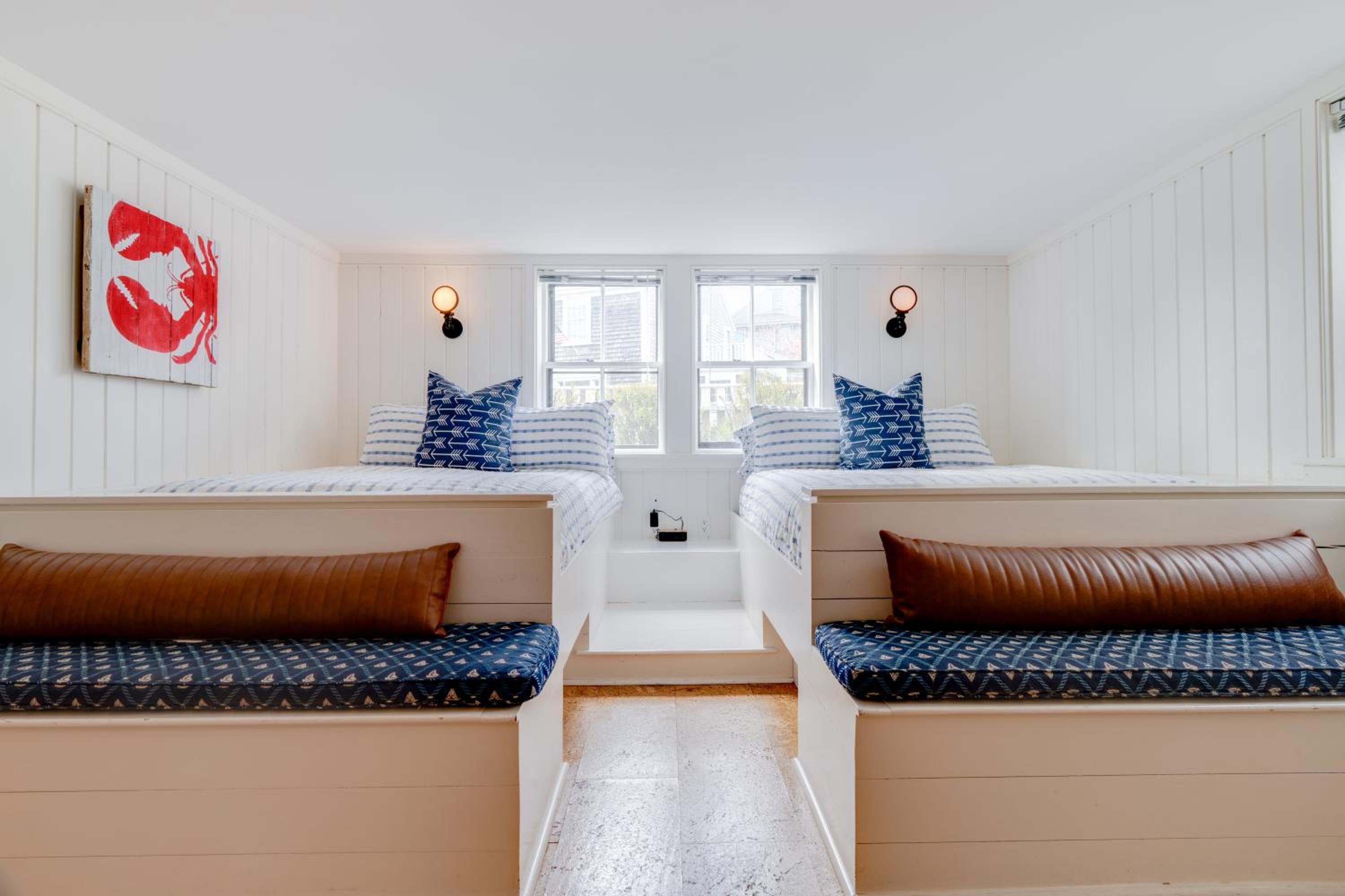 Deluxe King Suite - Photo 1