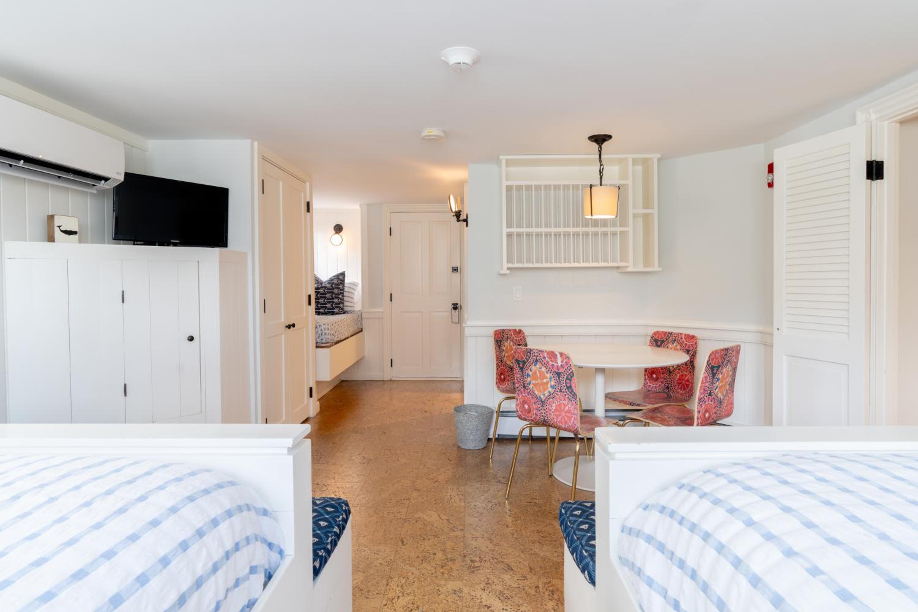 Deluxe King Suite - Photo 3