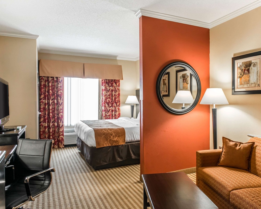 Suite, 1 King Bed with Sofa bed, Refrigerator & Microwave - Photo 4