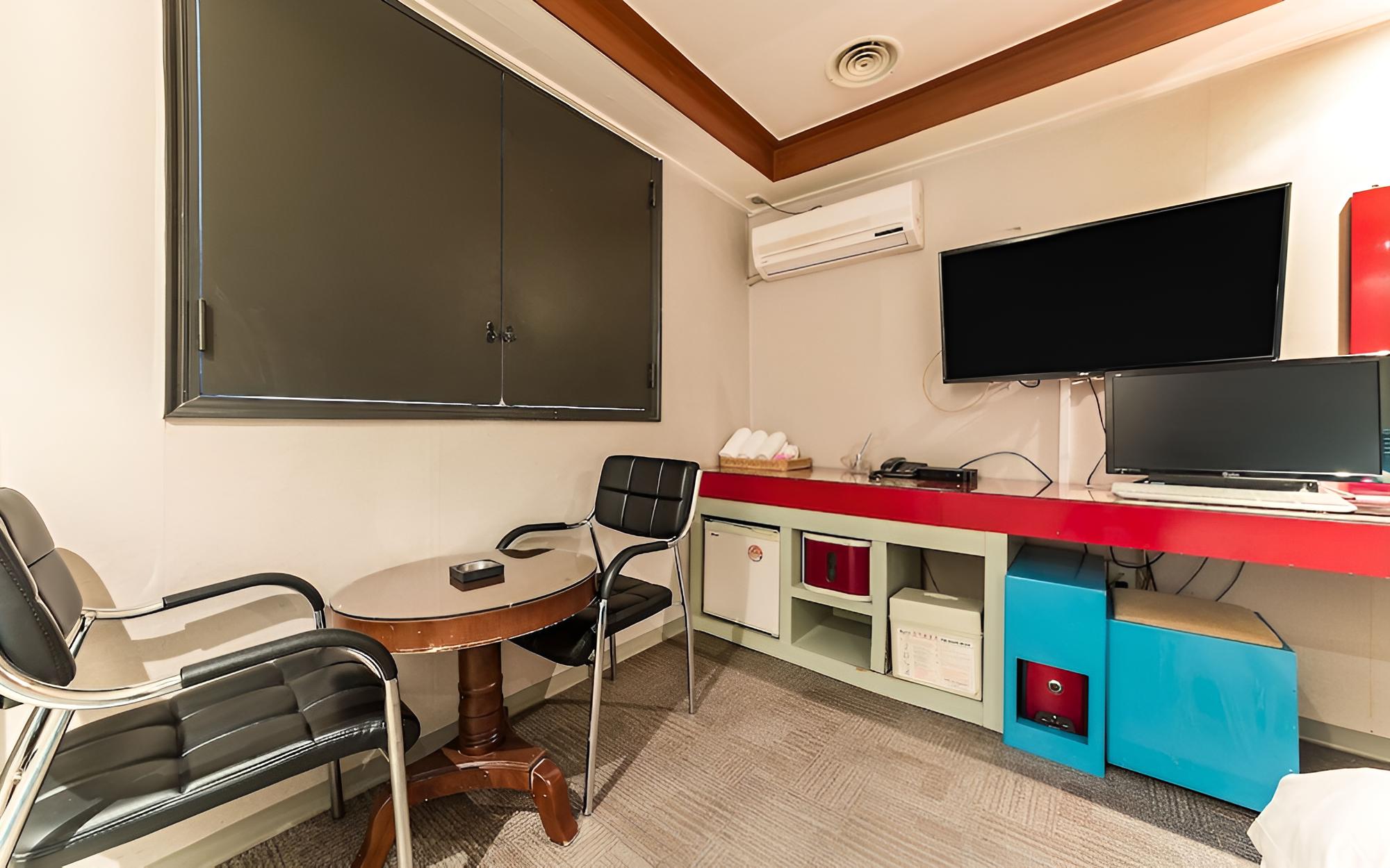 Room (Standard Room) - Photo 8