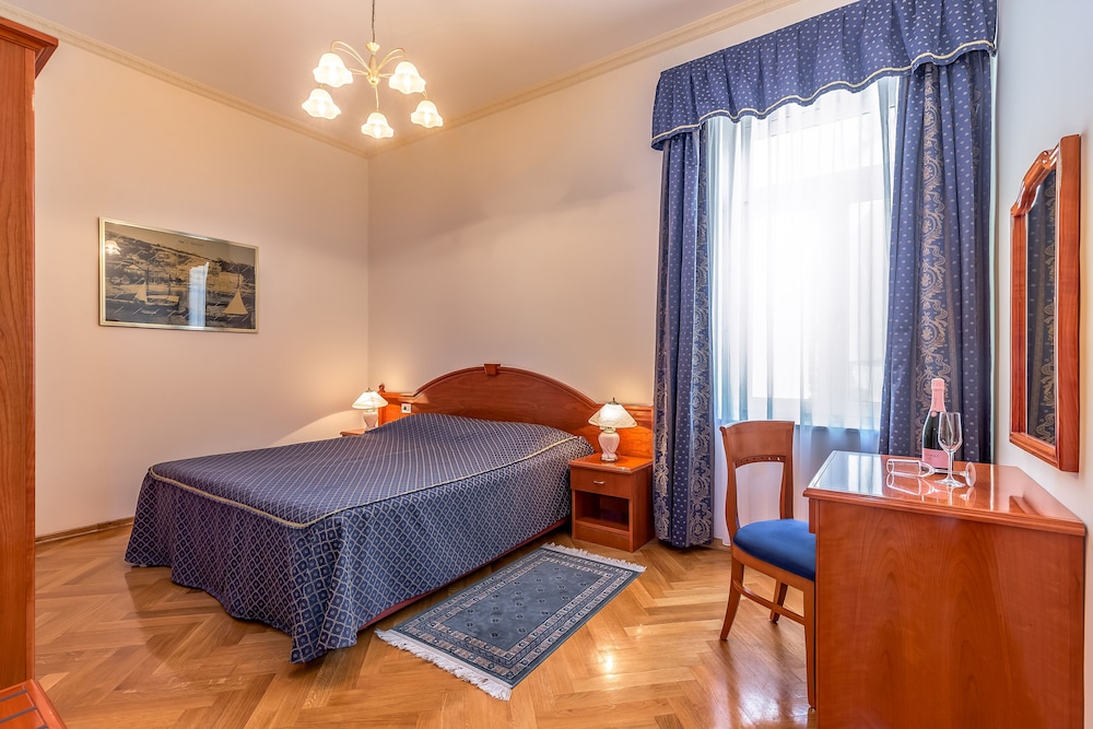 Classic Double or Twin Room photo 2