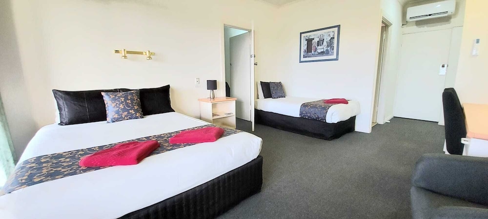 Deluxe Room, Non Smoking, Balcony (Deluxe Family Ajoining) photo 2