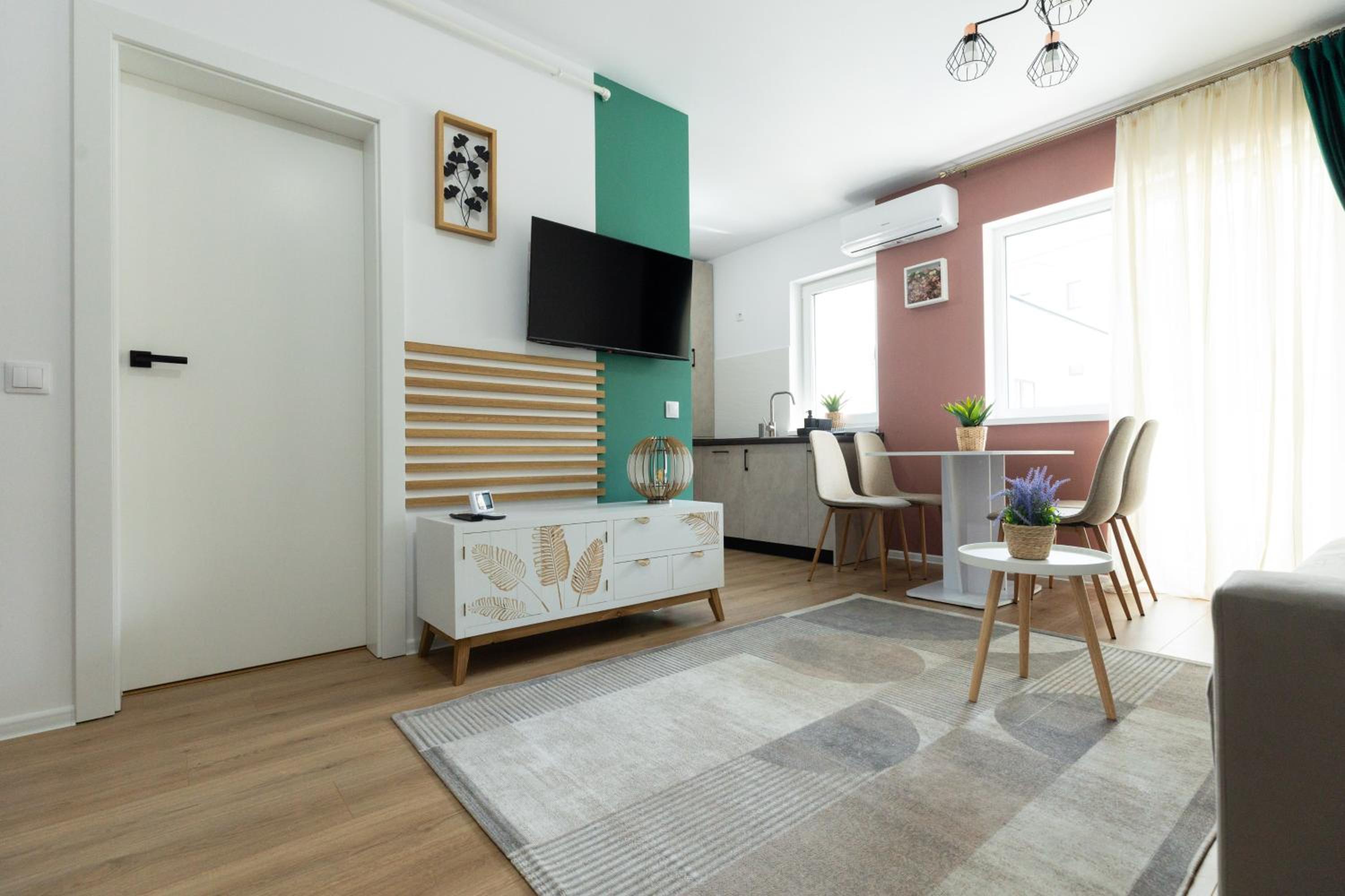 One-Bedroom Apartment photo 1