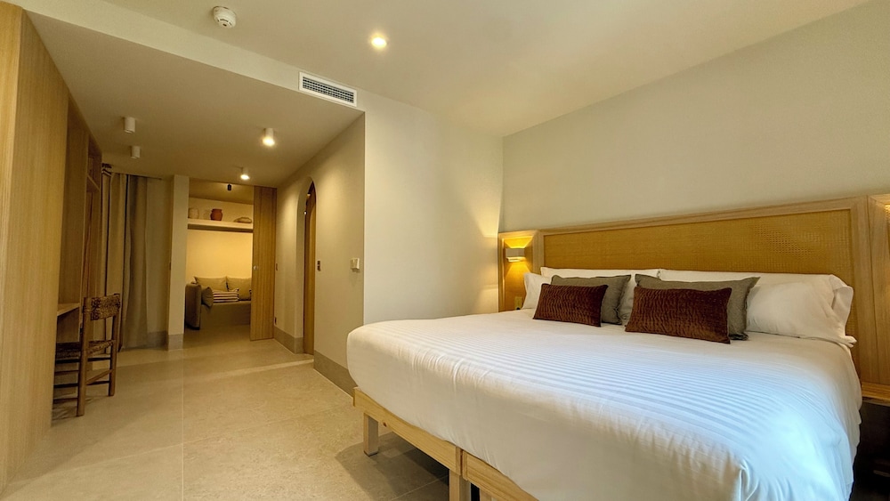 Deluxe Room, Renovated