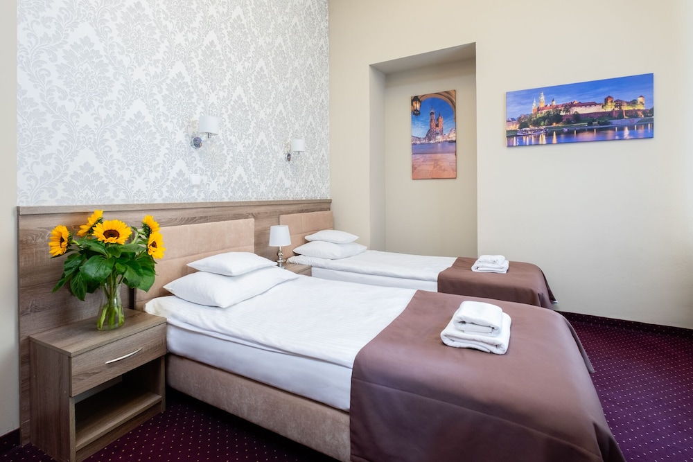 Standard Twin Room - Photo 1
