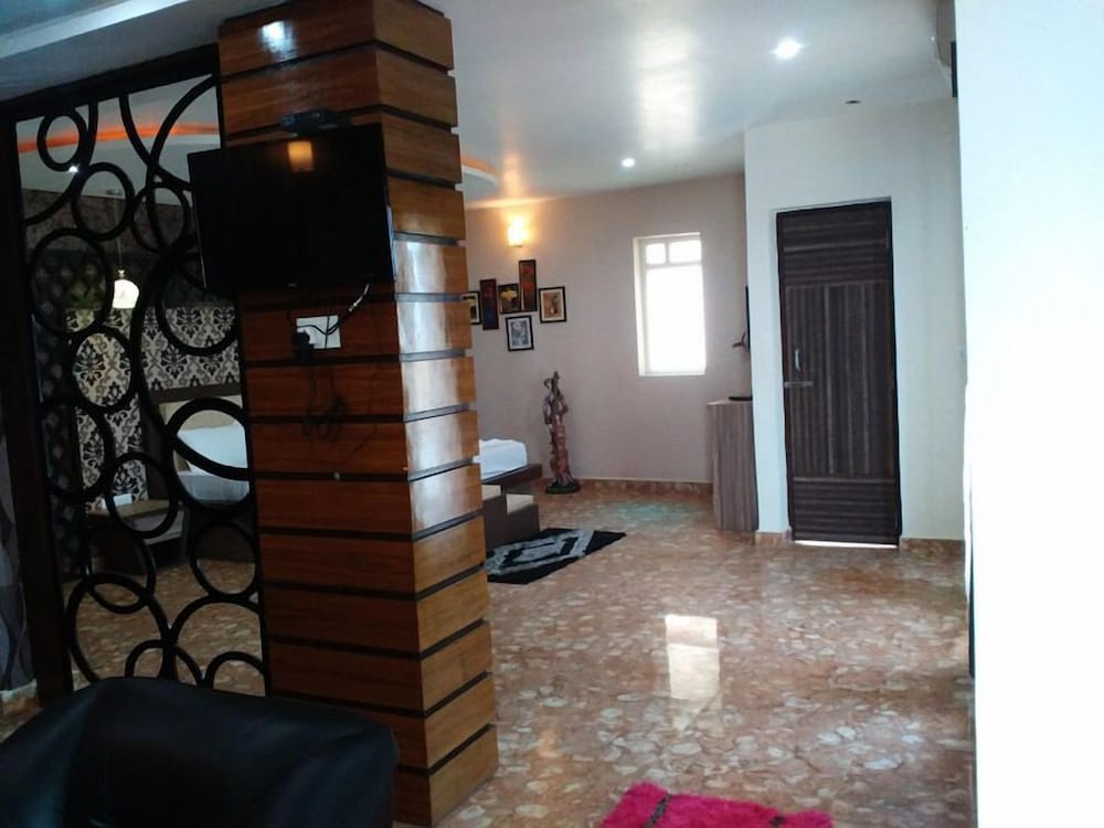 Standard Room, Pool Access, Hill View photo 3