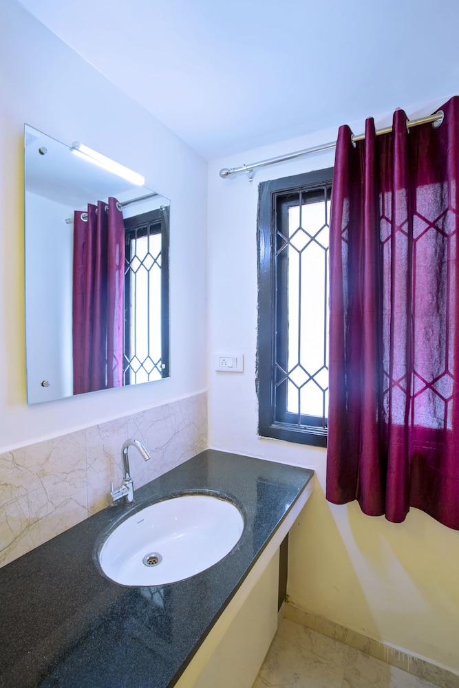 Executive NONA/C Room - Photo 4