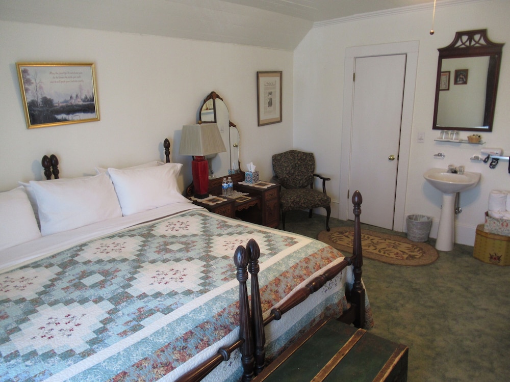Standard Room, 1 King Bed photo 2