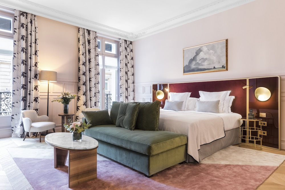 Family & Friends Deluxe and Junior Suite Connecting room