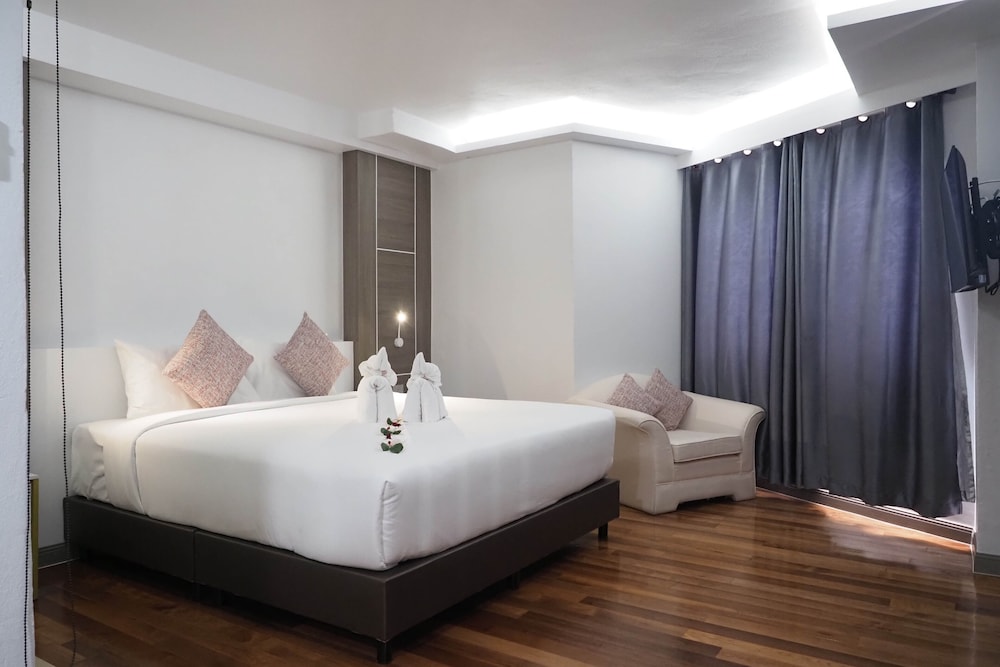 Premium Double Room, 1 Bedroom, Non Smoking, City View photo 3