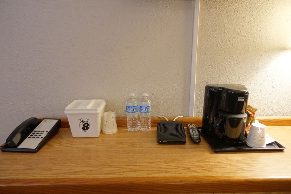 Suite, 1 King Bed, Microwave - Photo 5