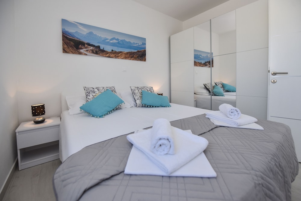 Deluxe Apartment, 4 Bedrooms, Private Pool