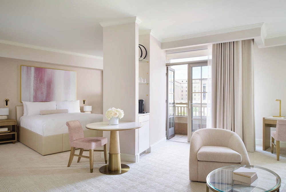 Studio Suite - Photo 1