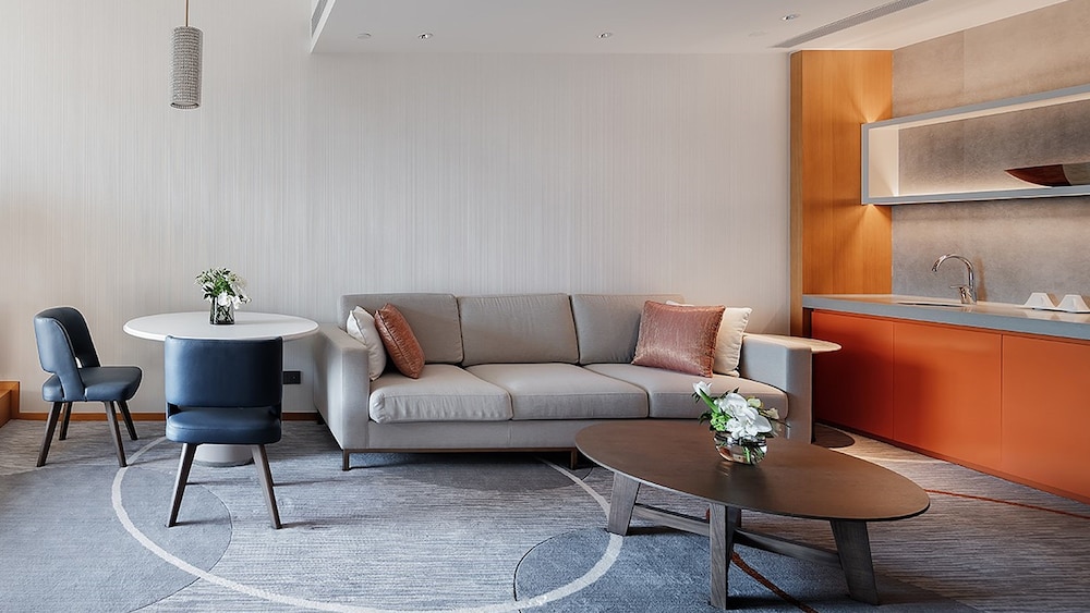 1 Bedroom Suite City View