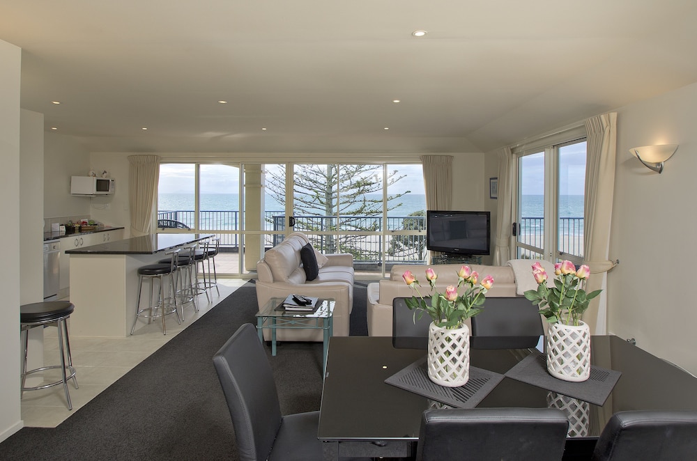 Penthouse, 2 Bedrooms, Ocean View photo 3