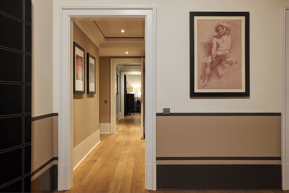 Luxury Suite photo 2