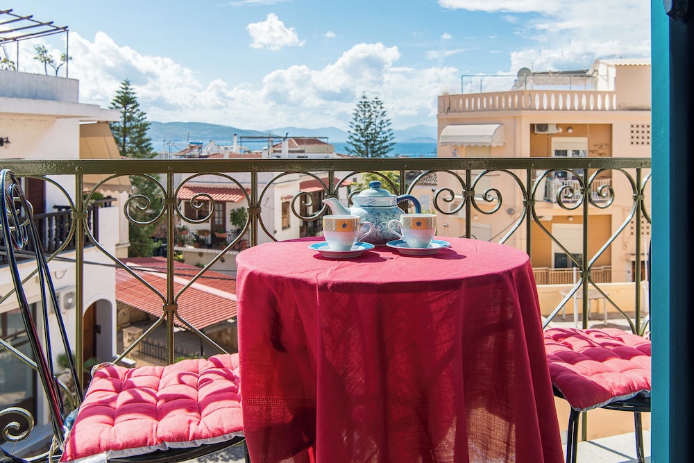 Comfort Apartment, Patio, Courtyard View
